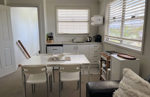 Barrack Point Apartment | The Point Accommodation - coastal getaway