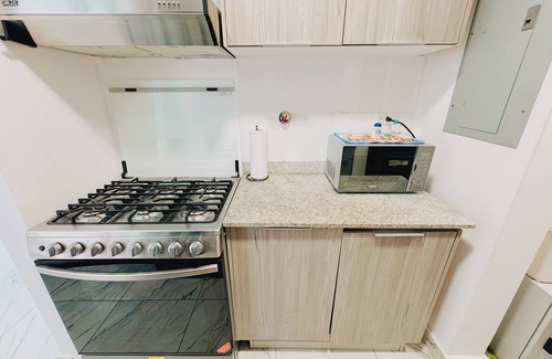 Calidonia Apartment | The Point – Stylish 2-BR w/Pool, Gym , Private Balcony & Free Parking