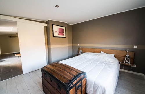 Festubert House | The pond of a 3 bedroom house break with fishing pond