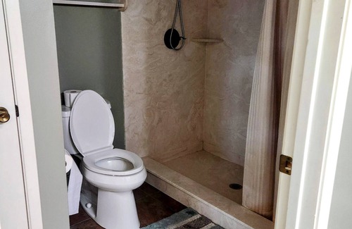 Ruston Apartment | The Ponder House Suite A Qn Beds with private bath. We hve add'l rms available.