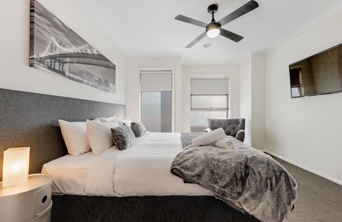 Yarrawonga House | The Pool House @ Silverwoods