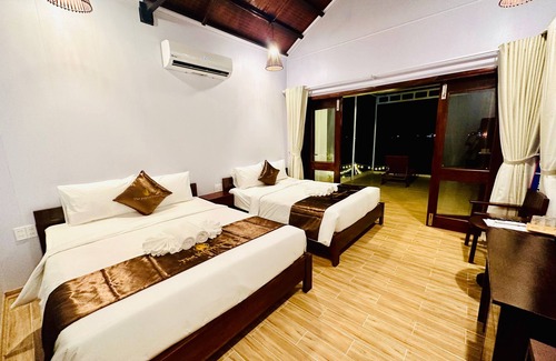 Khu 6 Hotel | The Poplar Resort