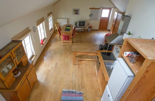 Wissmannsdorf Apartment | The Poppy Flat at the Nengshof