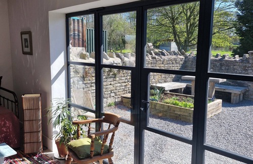 West Pennard Cottage | The Potting Shed - Dog Friendly Cottage with Fields to Roam near Glastonbury