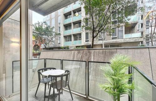 East Melbourne Apartment | The Powlett - East Melbourne by Ready Set Stay