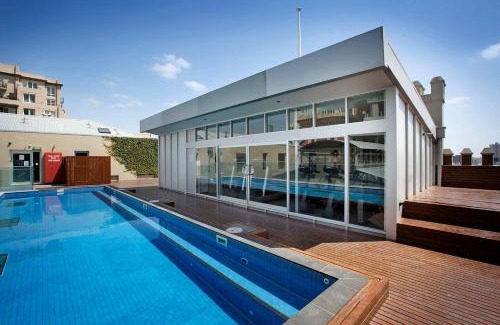 East Melbourne Apartment | The Powlett - East Melbourne by Ready Set Stay