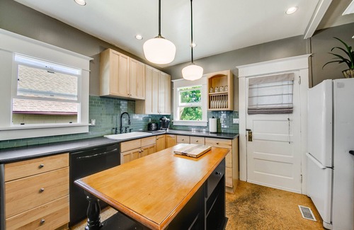 North End House | The Proctor House: North End, Old Town, Ruston