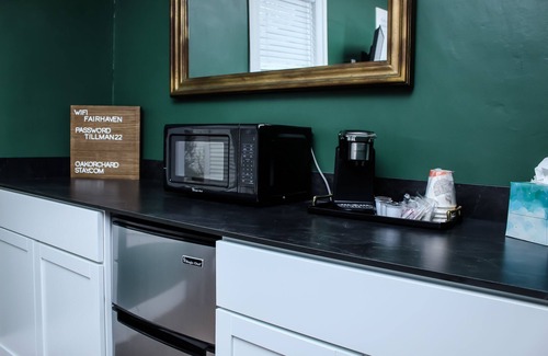 Albion Apartment | The Proctor Room at the Fairhaven Inn