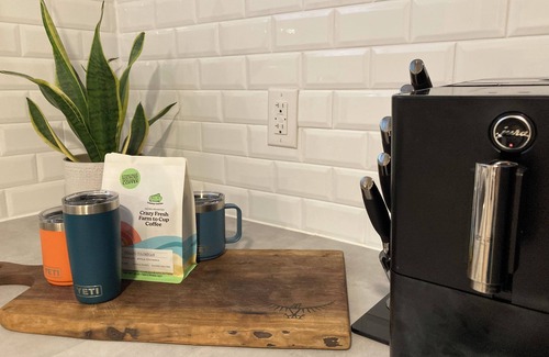 Bridgeport West Apartment | The Prof's Place: Unique Boutique