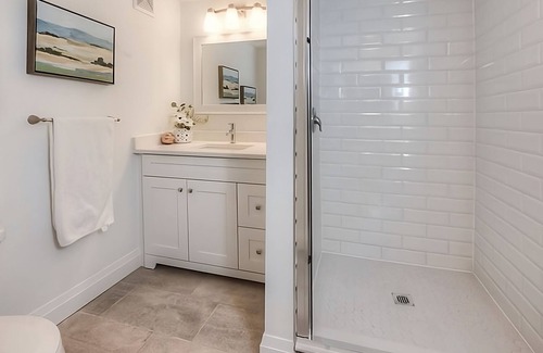 Bridgeport West Apartment | The Prof's Place: Unique Boutique