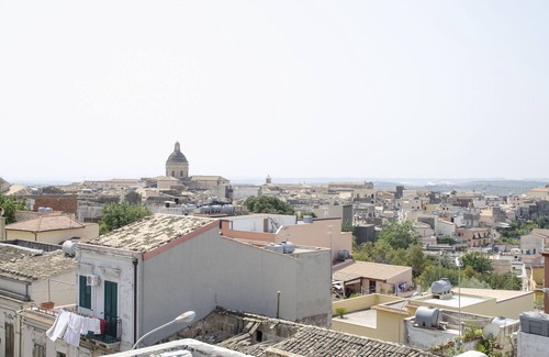 Noto Historic Centre House | The property is part of a completely renovated 50s building