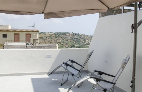 Noto Historic Centre House | The property is part of a completely renovated 50s building