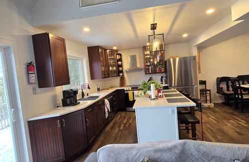 Tweed Cottage | The Pug House. Newly renovated, fully equipped cottage on Moira lake.