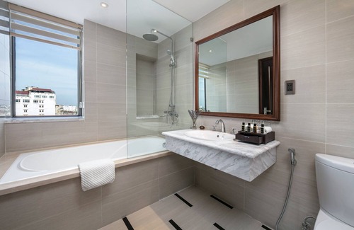 Truc Bach Hotel | The Q Hotel Hanoi