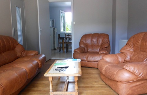 Saint-Etienne-de-Chomeil House | The quiet house on the hill