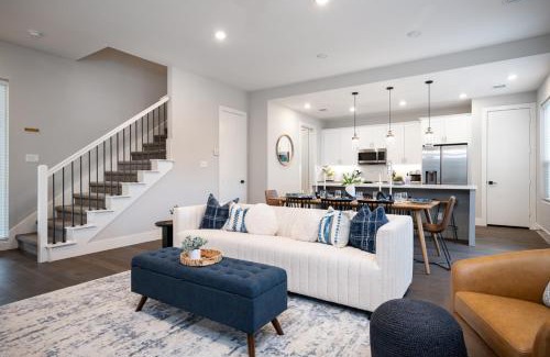 College Station House | The Quad 4 Modern Suites Private Yard Grill 2 Miles to Kyle Field