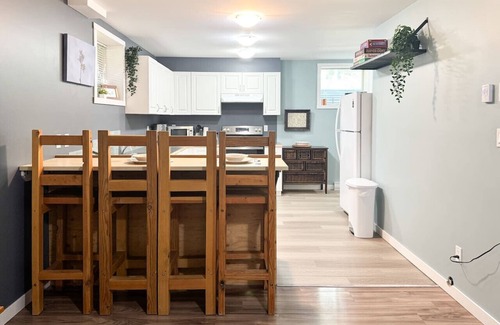 Golden Condo | The Quartz Base - Mint Suite