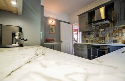 Clifden Ski Chalet | The Quay House, Clifden’s oldest building
