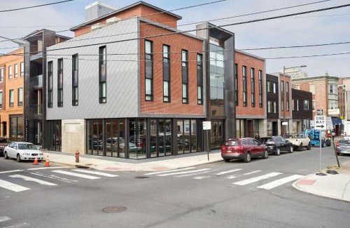 Queen Village Hotel | The Queen Hotel Queen Village, Sonder by Marriott Bonvoy