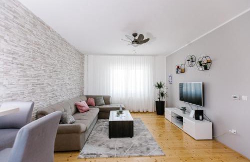 Hodbina Villa | The Queen of Nature
