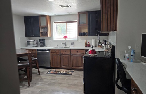 Toquerville Apartment | The Queen's Respite (B) 2 bedrooms, 1 bathroom