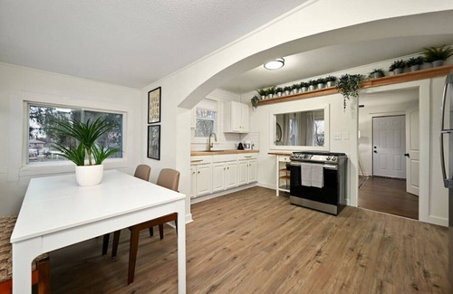 Grandview House | The Quiet Nook (Pets Welcome)