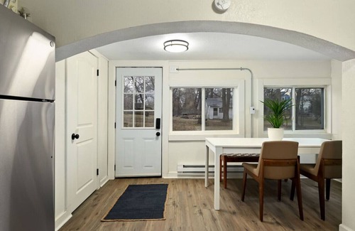 Grandview House | The Quiet Nook (Pets Welcome)
