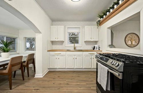 Grandview House | The Quiet Nook (Pets Welcome)