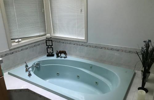 Clinton House | The Quintessa Cottage