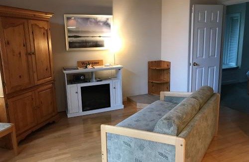 Clinton House | The Quintessa Cottage