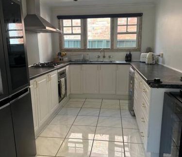 Quarry Hill House | The Railway Parkview