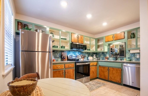 Oxford House | The Raney - Cozy Duplex Mins from Square & Campus!