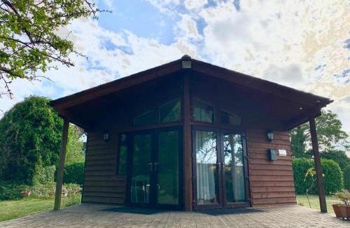 Aldermaston Wharf Apartment | The Reading chalet with gardens and koi pond