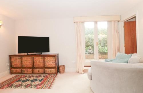 Hinton St. George House | The Reading Room