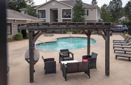 Oxford House | The Rebel Roze, walk to The Grove