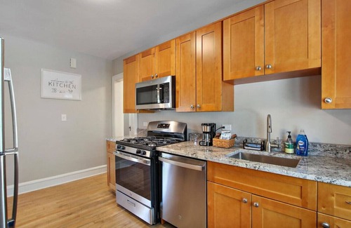 Waukegan Apartment | The Red Brick Flat- 15 minutes from Naval base!
