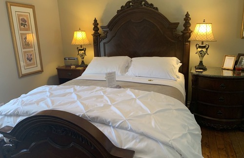 Queenston Bed & Breakfast | The Red Coat Bed & Breakfast