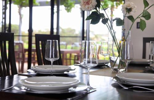 Nuriootpa Apartment | The Red Door @ Barossa Valley Vineyard View