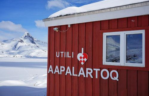 Tasiilaq Hotel | The Red House