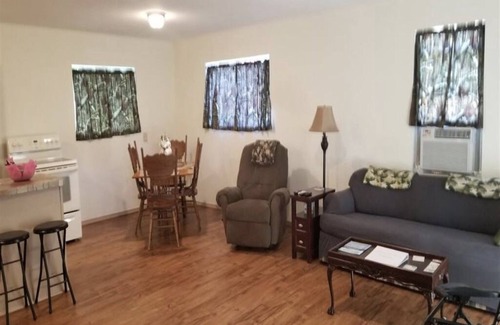 Geneva House | The Red House-Ten minutes to San Augustine boat launch at Sam Rayburn Lake