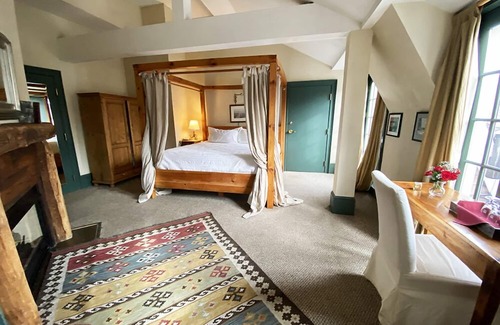 Cohasset Hotel | The Red Lion Inn Resort 1704