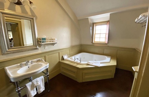 Cohasset Hotel | The Red Lion Inn Resort 1704