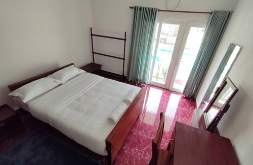 Kumbalam Bed & Breakfast | The Reds Heritage.nSpacious rooms, vast gardens with a refreshing pool.