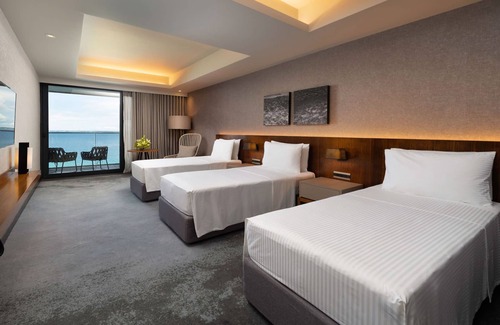 Lapu-Lapu Hotel | The Reef Island Resort Mactan, Cebu