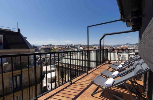 Old Town Apartment | The Rentals Collection - Urgull