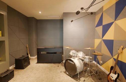 Matandang Balara Apartment | The Residences at Commonwealth with Balcony, Pool, Gym near Batasan UP
