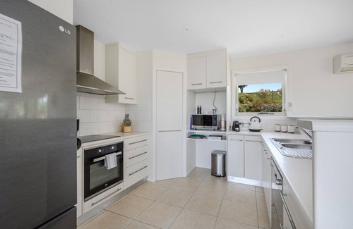 Kingston House | "The Rest Retreat" 3 Bed, 2 Bath - 15 mins to CBD