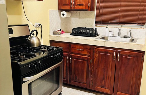 Montego Bay Condo | The Rest Stop - 24 Hrs Security- 15 Mins from airport