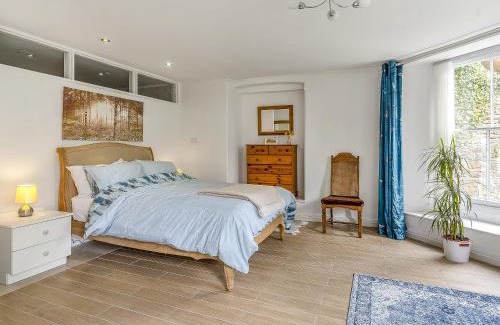 Abergavenny House | The Retreat