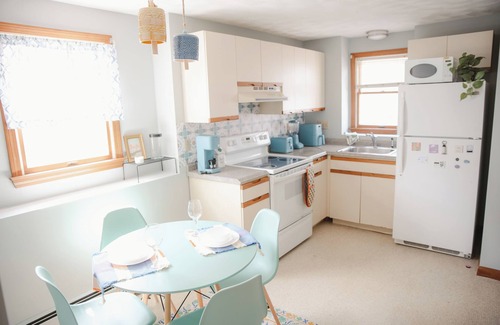 Revere Apartment | The Retro Apartment in Revere with outdoor area